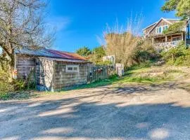 Home with Guest Cottage & Private Hot Tub - Close Beach Access Dogs OK