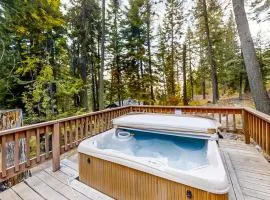 Vintage Cottage with Private Hot Tub Fireplace & Deck - Walk to the Lake Dogs OK