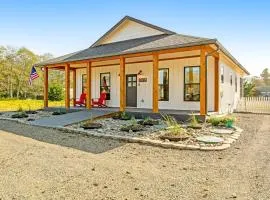 Modern cottage with covered deck grill & fireplace - walk to beach-bars-dining