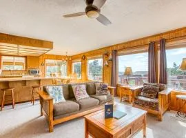 Dog-Friendly Home with Ocean Views Easy Beach and Bay Access and Free WiFi