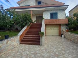 Villa Relax Manëz, Durrës，位于Barç的酒店