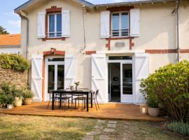 Maison cosy à 50m plage avec terrasse ensoleillée，位于波尔尼克的酒店