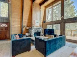 Lake view house with WiFi washer&dryer and fireplace - dogs are welcome