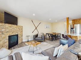 Dog-friendly mountain condo with washer&dryer sleeps 2，位于斯德特莱恩的酒店