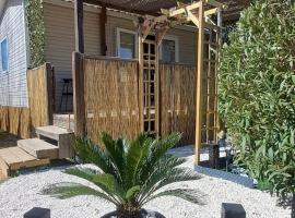 Mobile Home 8 personnes，位于维亚斯的酒店
