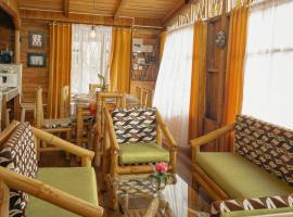 Eco Cabaña, 8 pax, zona bbq, cine, zona de camping, cocina, parking，位于Tarqui的酒店