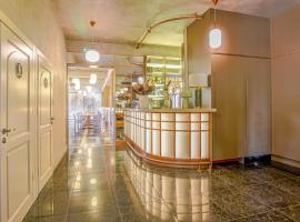 Leśny Dw&oacute;r，位于拉多姆Radom-Sadkow Airport附近的酒店