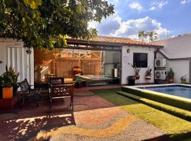 Casa con Piscina y Quincho a 8 min del aeropuerto，位于Luque的酒店