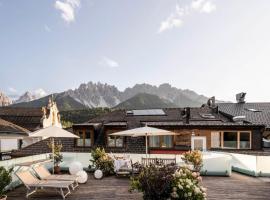 Boutique & Gourmet Hotel Orso Grigio - Grauer Bär，位于圣坎迪朵的酒店