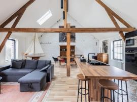 Large bright apartment，位于Lessines的酒店