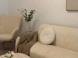 Modern Bright City Apartment Self check in
