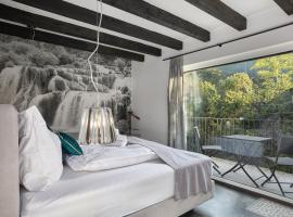 VORALIVING Montafon - Neubau Apartment mit Tiefgarage, WLAN, Ski-Natur，位于万丹斯的酒店