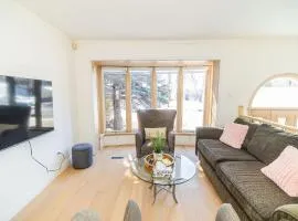 Sunny Entire House 15 mins to DT, Sauna ,Parking