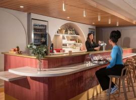 宜必思高尔夫圣特洛佩兹酒店，位于孔格林的酒店