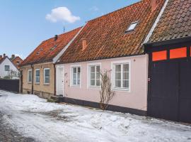 3 Bedroom Nice Home In Simrishamn，位于锡姆里斯港的酒店