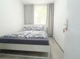 Quick Access to Vienna Center - Simple Private Rooms with WIFI