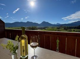 Biohof Stöger Adults Only Chalet mit Blick auf Schloss Neuschwanstein See und Alpen nur 2 Einheiten，位于里登的酒店