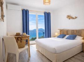Hôtel Almanarre Plage - Hôtel Eco-Responsable face à la mer，位于耶尔的酒店