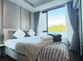6th Avenue Surin by Win217，位于苏林海滩的酒店