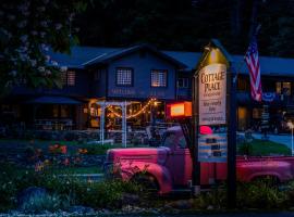 Cottage Place on Squam Lake，位于霍尔德内斯的酒店