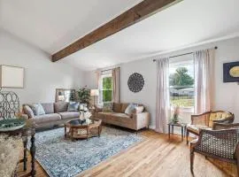 Two Entire Homes with Hot Tubs and Games Sleeps 20