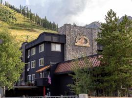 Red Wolf Lodge at Olympic Valley，位于奥林匹克谷的酒店