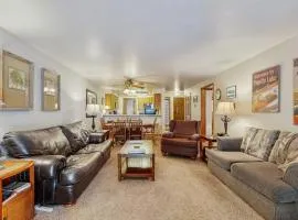 Golf Course Retreat - Pool Access Lake Views