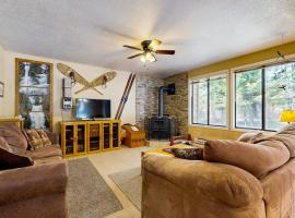Bright McCall Retreat - Pool Hot Tub & Fitness，位于麦考尔的酒店