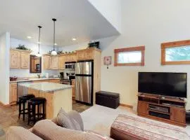McCall Golf Condo - Pool Courts & Patio