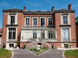 M特鲁瓦住宿加早餐旅馆，位于特鲁瓦Troyes Town Hall附近的酒店