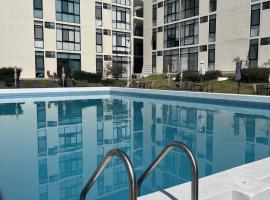 Gran departamento con alberca, terraza y vista a lago en Lago Luna - 5 minutos de Chante Spa，位于Chantepec的酒店