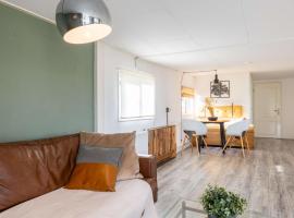 Calma del Hunne - ruimtelijk chalet met grote tuin en naast het bos!，位于安卢的酒店