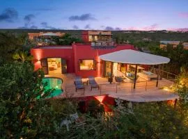 Villa Vista Blue with sea views and a tropical garden with private pool and close to world-famous dive spots