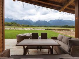 Villa Eliyas near the Pirin Golf Resort，位于拉兹洛格的酒店