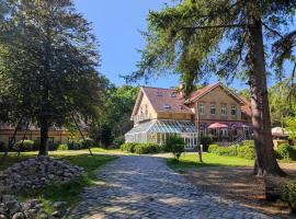Hotel Schlösschen Sundische Wiese Zingst，位于青斯特的酒店