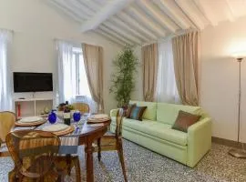 Corticella house Romantic house among the Walls of Lucca