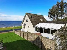 Seaside Retreat in Hvalpsund-By Traum