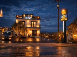 ROSe OTEL，位于Ezine的酒店