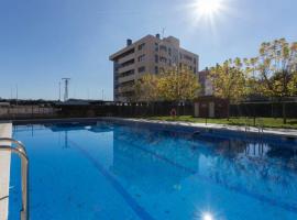 Apartamento Medrano PISCINA AIRE ACONDICIONADO terraza y 5 minutos del centro en coche ideal para mascotas，位于洛格罗尼奥的酒店