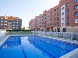 Apartamento el Parque AIRE CONDICIONADO PISCINA terraza con vistas montaña entorno tranquilo ideal mascotas，位于洛格罗尼奥的酒店