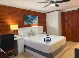 Stylish Beach Studio with Pool and Workspace Apt2