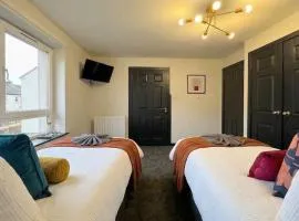 Stylish & Sleeps 7 - Free Parking - Walking Distance to City & West End