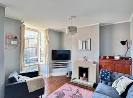 Charming 2 Bed Terrace in Central Caversham，位于卡弗沙姆的酒店