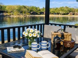 Swanmere lodge, Lakeside view Pinelake Carnforth，位于康福斯的酒店