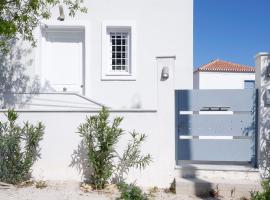Modern Sea-View Maisonette in Spetses for 6 people，位于斯派赛斯的酒店
