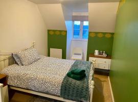 Room 5 Min to Hospital, County Hall, Shared Bathroom，位于埃克塞特的酒店