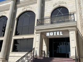 Grand Teatro Hotel，位于甘贾的酒店