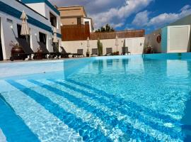 Ocean Suite with heated pool by SunHousesCanarias，位于特尔德的酒店