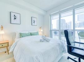 Cozy 1BR Stay with Queen - Near CN Tower，位于多伦多的酒店