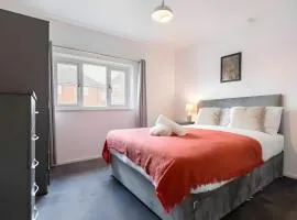 Spacious 4BR Family Home - Near Alton Towers with Free Parking